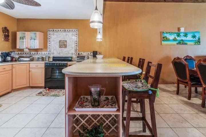 Yanceylargo Estate - Newly Renovated 7br Beautiful Two-story Estate Villa W Gorgeous Mountain View 7 Bedroom Villa by RedAwning