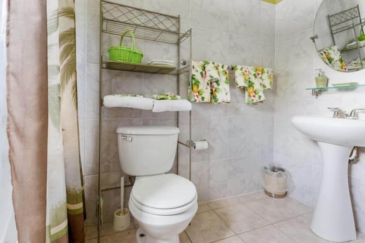 Yanceylargo Estate - Newly Renovated 7br Beautiful Two-story Estate Villa W Gorgeous Mountain View 7 Bedroom Villa by RedAwning