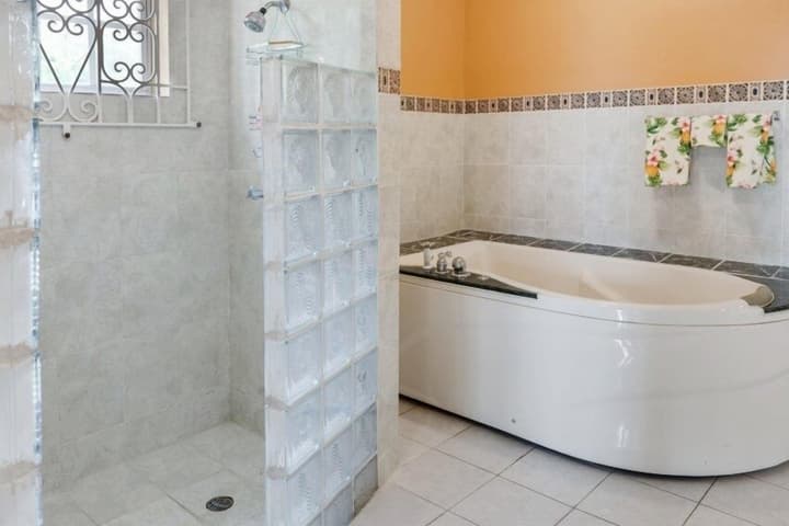 Yanceylargo Estate - Newly Renovated 7br Beautiful Two-story Estate Villa W Gorgeous Mountain View 7 Bedroom Villa by RedAwning
