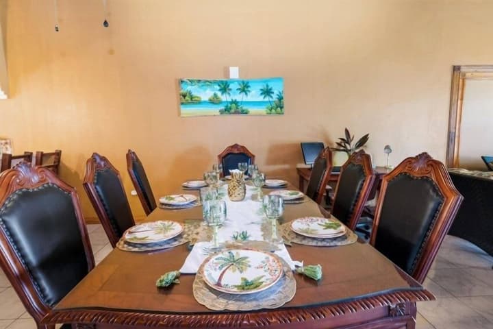 Yanceylargo Estate - Newly Renovated 7br Beautiful Two-story Estate Villa W Gorgeous Mountain View 7 Bedroom Villa by RedAwning
