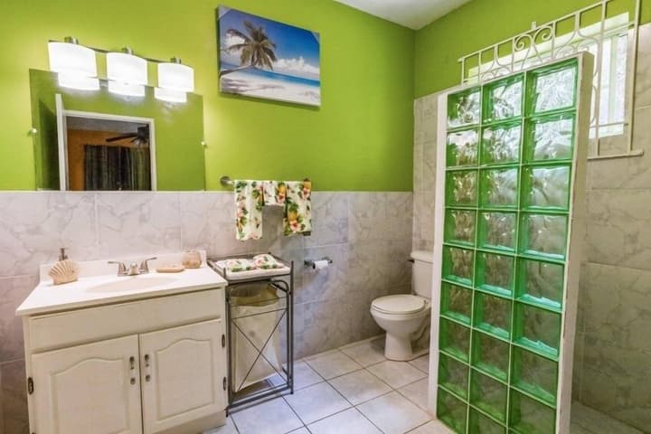 Yanceylargo Estate - Newly Renovated 7br Beautiful Two-story Estate Villa W Gorgeous Mountain View 7 Bedroom Villa by RedAwning