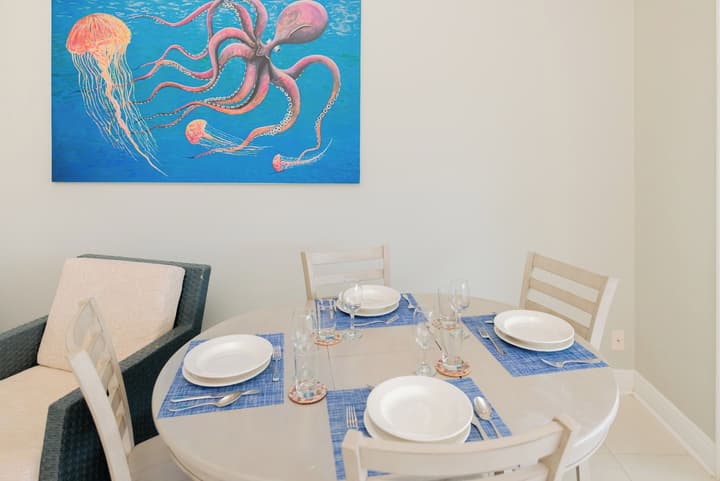 Colibri Court
