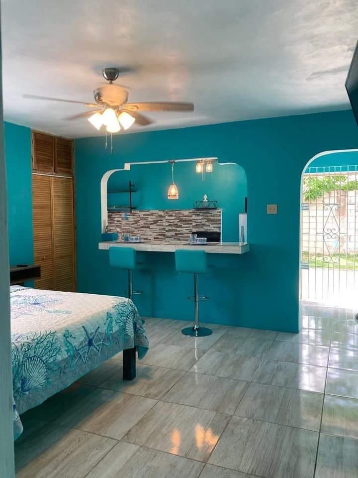 YanceyLargo Estate - Newly Built Modern 1 Bedroom Suite 1 Villa by RedAwning