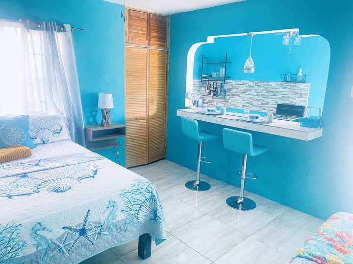 YanceyLargo Estate - Newly Built Modern 1 Bedroom Suite 1 Villa by RedAwning