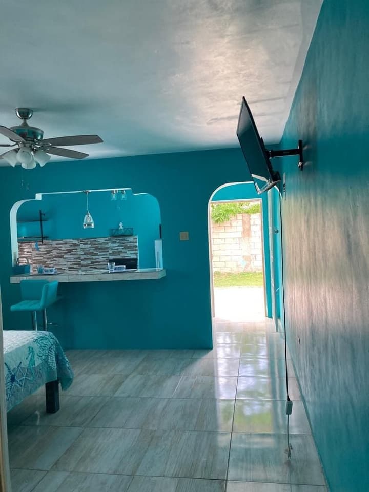 YanceyLargo Estate - Newly Built Modern 1 Bedroom Suite 1 Villa by RedAwning