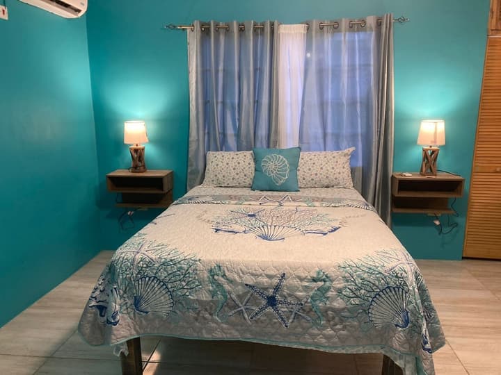 YanceyLargo Estate - Newly Built Modern 1 Bedroom Suite 1 Villa by RedAwning
