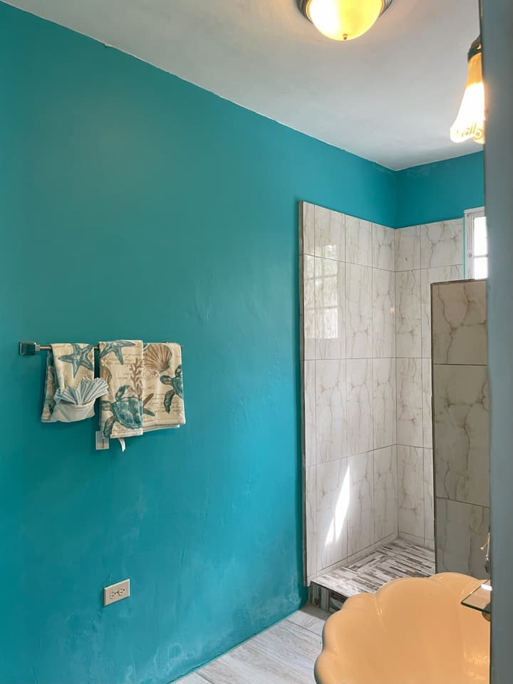 YanceyLargo Estate - Newly Built Modern 1 Bedroom Suite 1 Villa by RedAwning