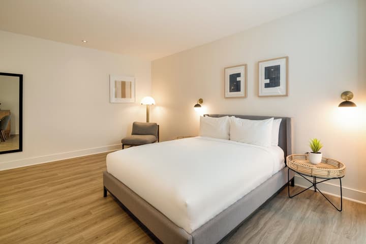 Kenmore Village Hotel, South Beach