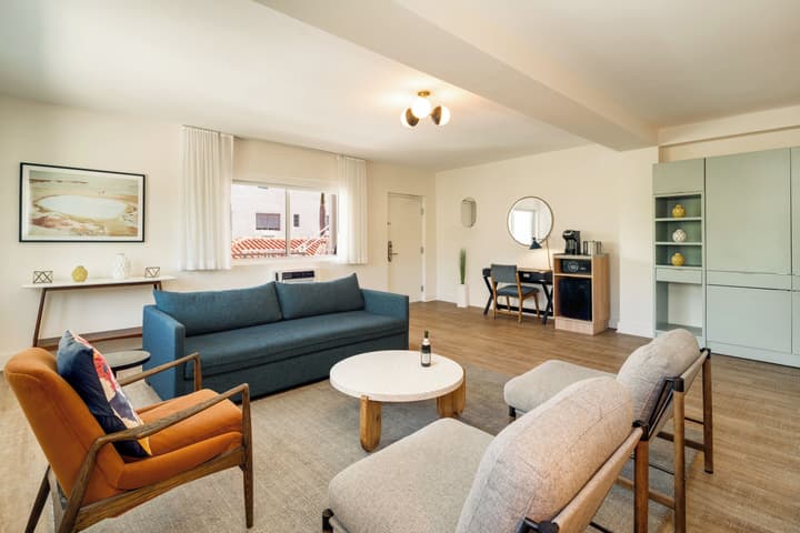 Kenmore Village Hotel, South Beach