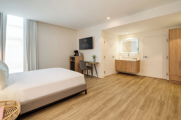 Kenmore Village Hotel, South Beach