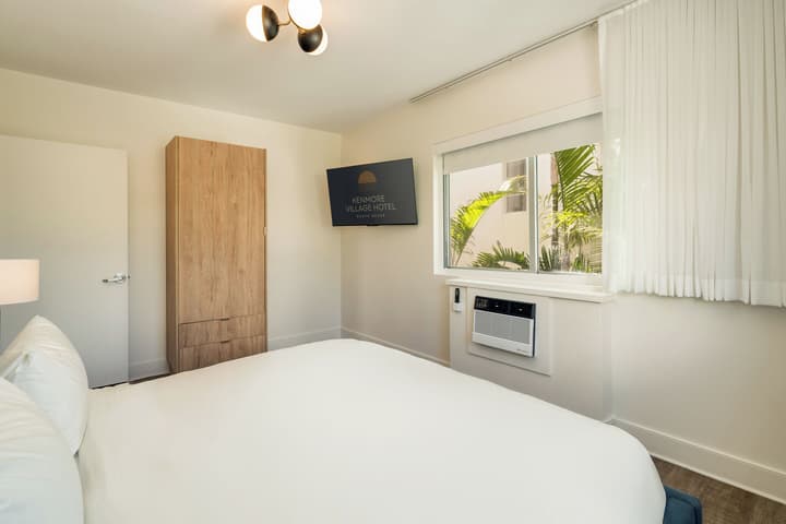 Kenmore Village Hotel, South Beach