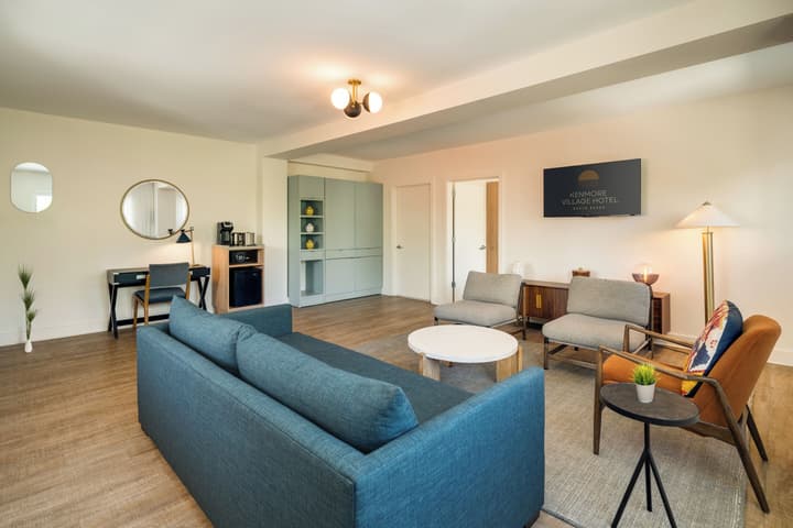 Kenmore Village Hotel, South Beach
