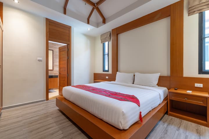 Meet Holiday Hotel