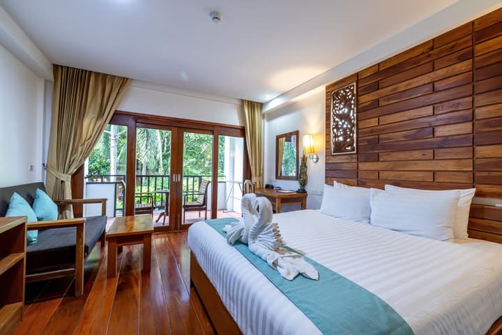 Meet Holiday Hotel
