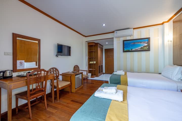 Meet Holiday Hotel