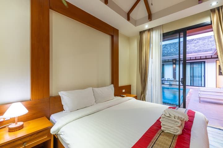 Meet Holiday Hotel