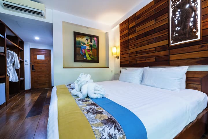 Meet Holiday Hotel
