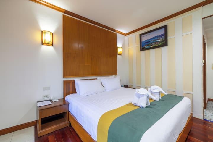 Meet Holiday Hotel
