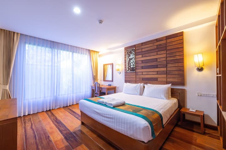 Meet Holiday Hotel
