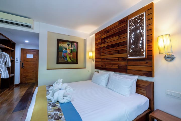 Meet Holiday Hotel