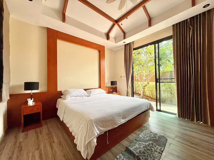 Meet Holiday Hotel