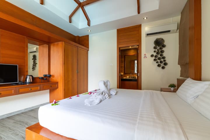Meet Holiday Hotel