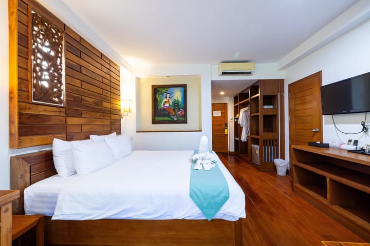Meet Holiday Hotel
