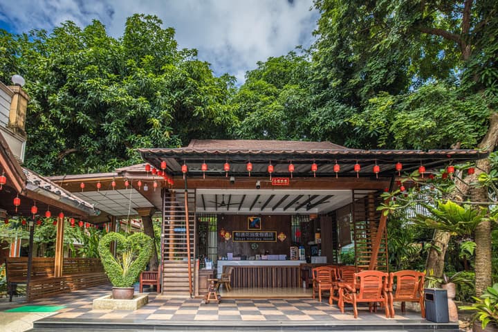 Meet Holiday Hotel