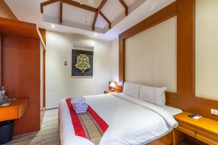 Meet Holiday Hotel