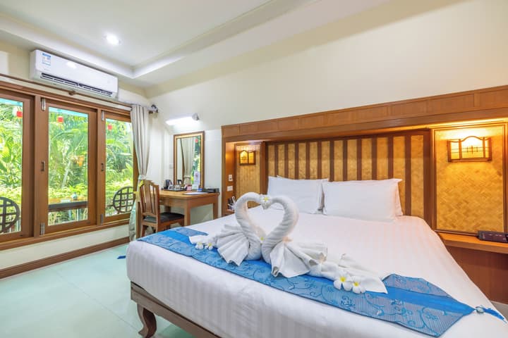 Meet Holiday Hotel