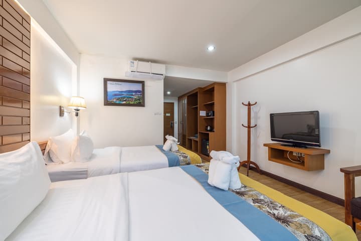 Meet Holiday Hotel
