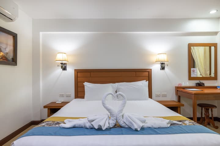 Meet Holiday Hotel
