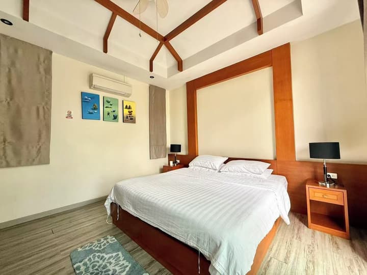 Meet Holiday Hotel