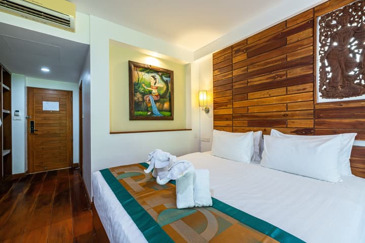 Meet Holiday Hotel