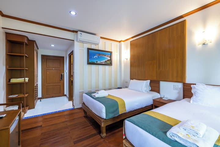 Meet Holiday Hotel