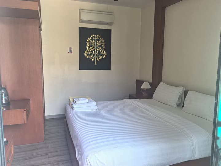Meet Holiday Hotel