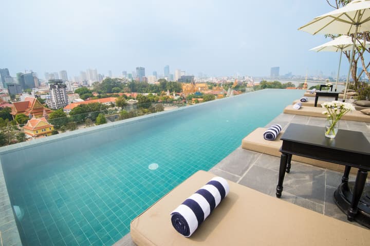 GLOW PARK HOTEL Grand Royal Palace