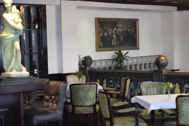 Queen's Astoria Design Hotel