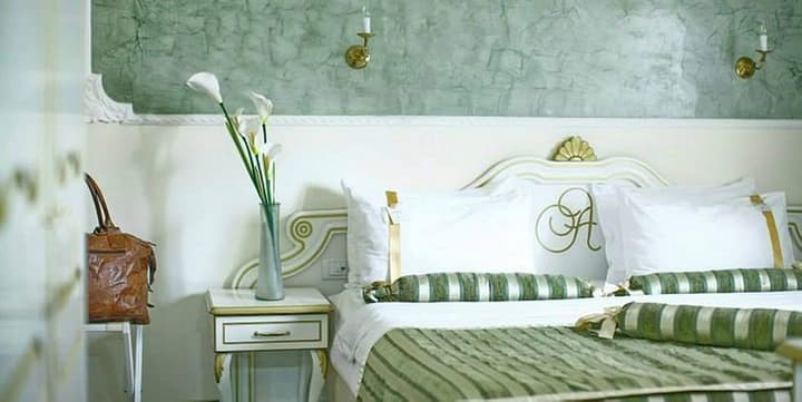 Queen's Astoria Design Hotel