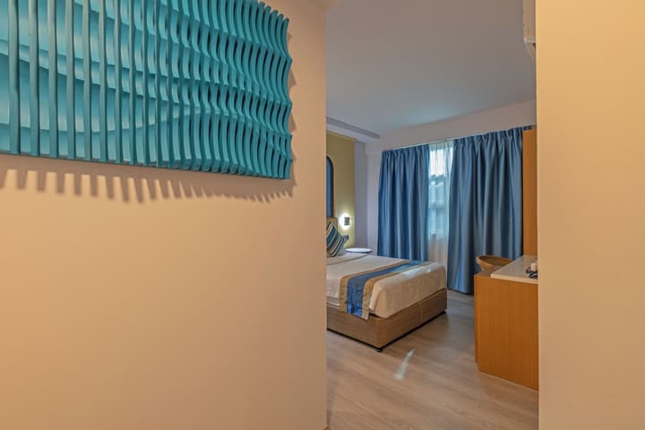 UMET Seaview Hotel Roundtrip Airport Pick up and drop off