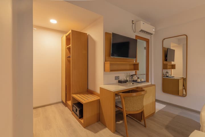 UMET Seaview Hotel Roundtrip Airport Pick up and drop off