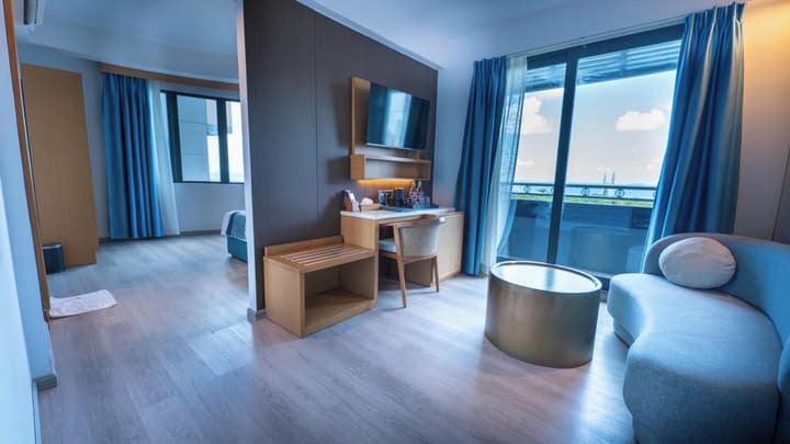 UMET Seaview Hotel Roundtrip Airport Pick up and drop off