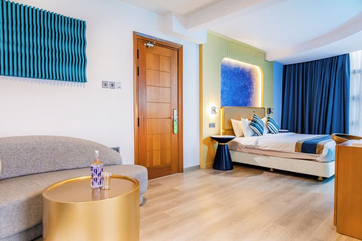UMET Seaview Hotel Roundtrip Airport Pick up and drop off