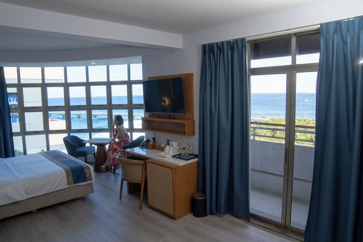 UMET Seaview Hotel Roundtrip Airport Pick up and drop off