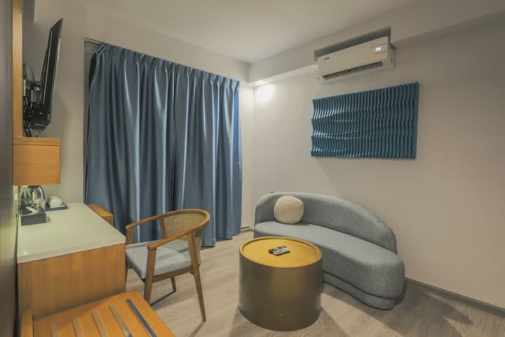 UMET Seaview Hotel Roundtrip Airport Pick up and drop off
