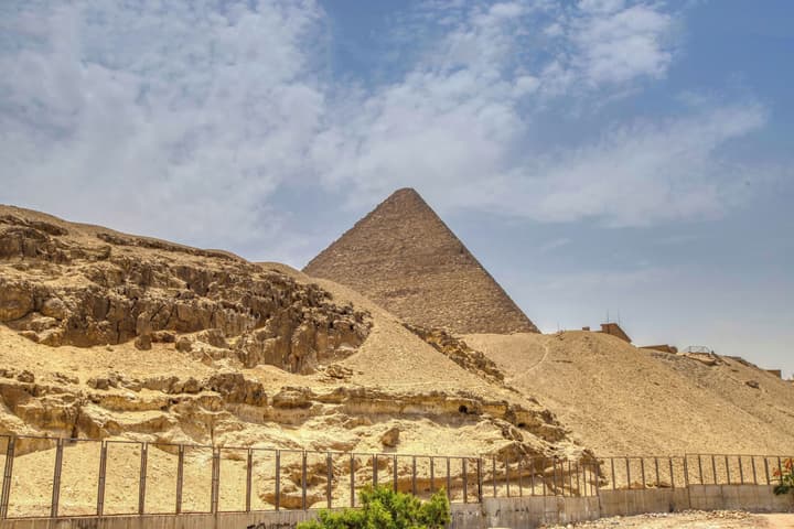 Villa Khufu Pyramids Hotel