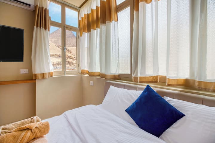 Villa Khufu Pyramids Hotel