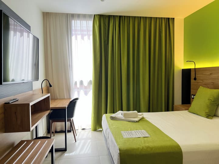 Hotel MG Poniente