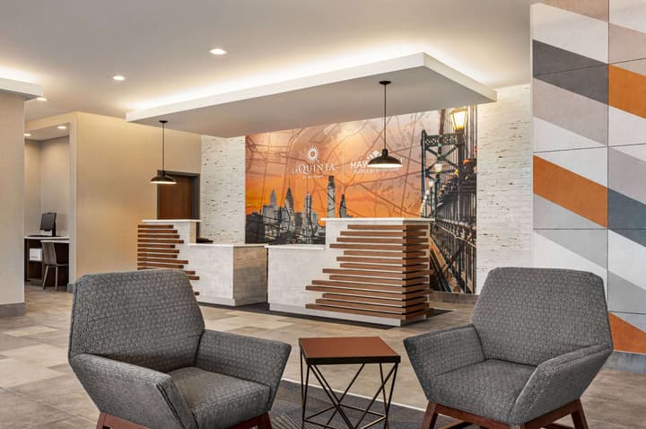 La Quinta Inn & Suites By Wyndham Mount Laurel / Moorestown