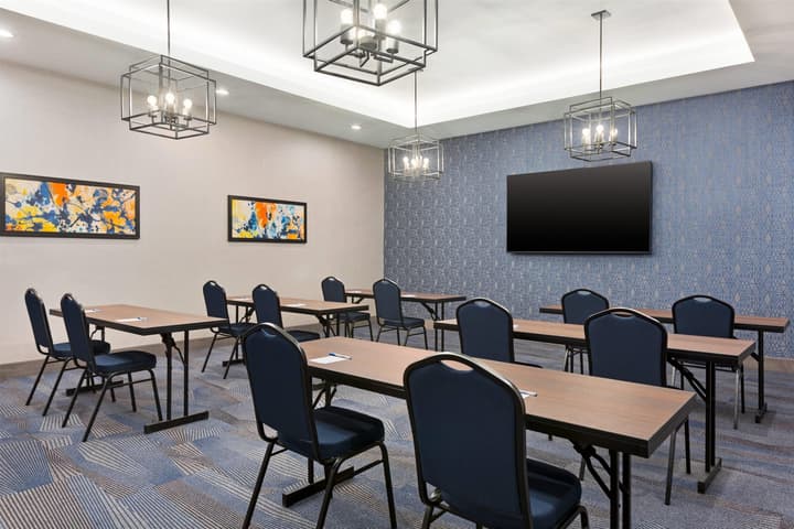 La Quinta Inn & Suites By Wyndham Mount Laurel / Moorestown